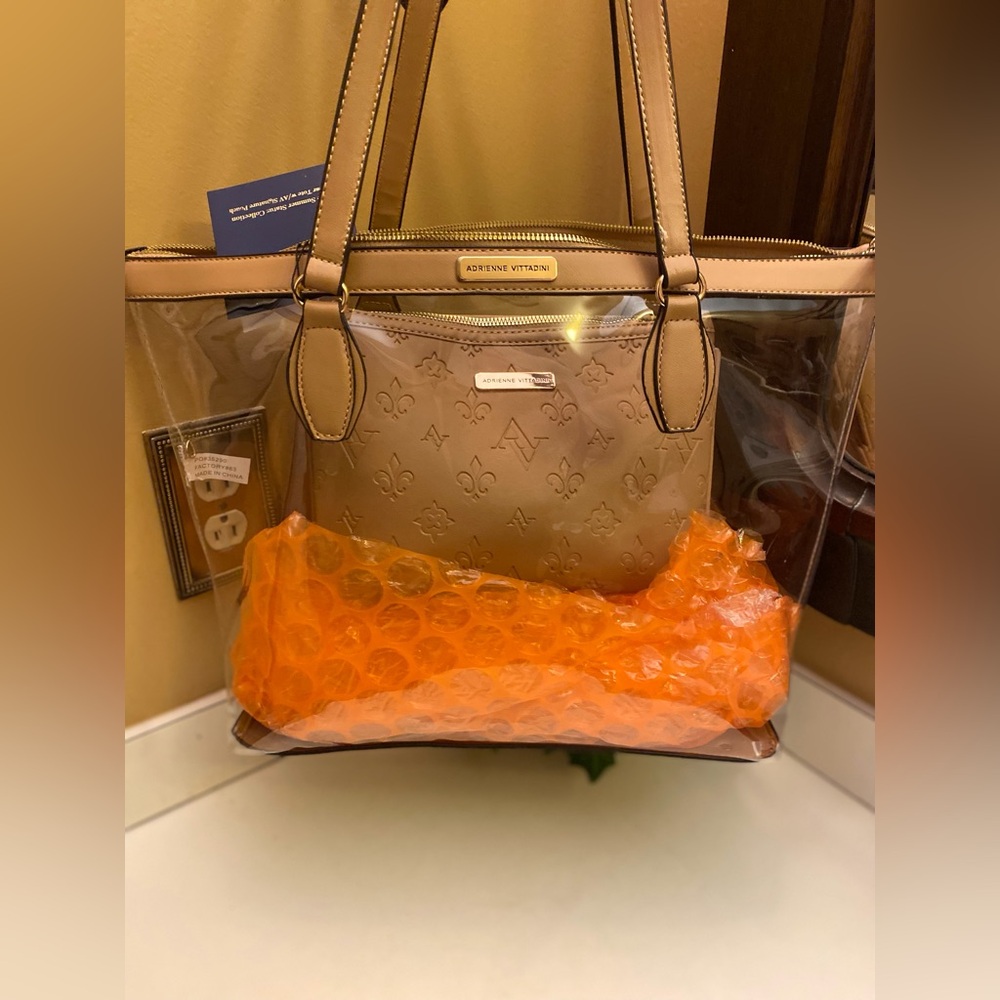 ADRIENNE VITTADINI Tan Tote Bag with MAKEUP POUCH Modern Design - Picture 8 of 15